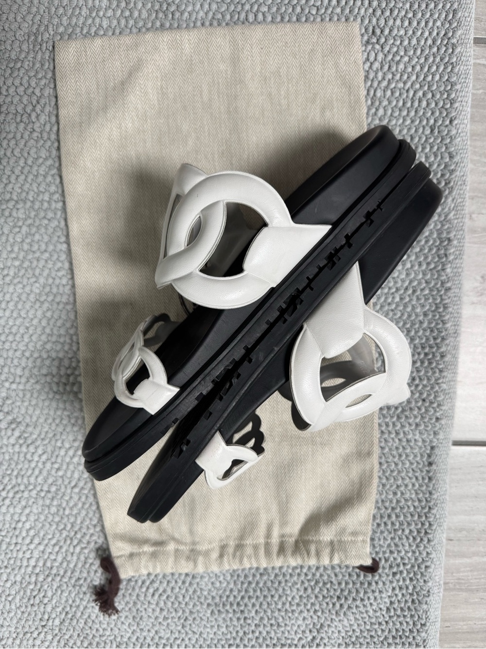 Hermes Extra White Chain-Link Slide Sandals - Picture 11 of 13